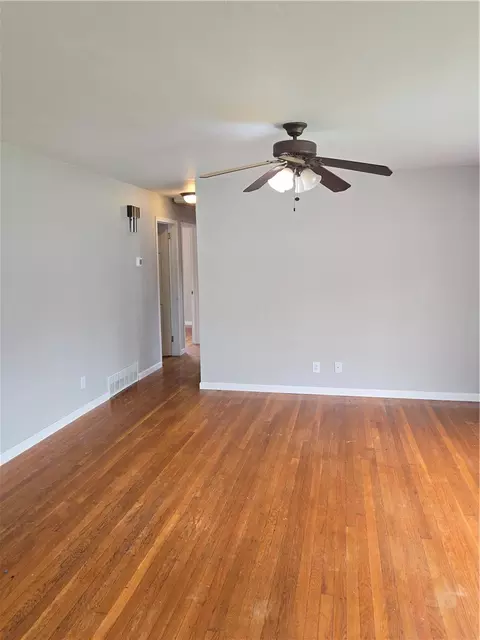 Living - 2404 Danube Ct, Kettering, OH 45420 photo 3 of 4