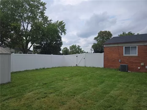 Exterior - 2404 Danube Ct, Kettering, OH 45420 photo 7 of 11
