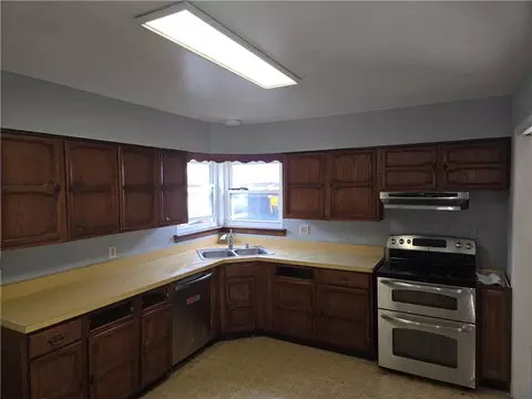 Kitchen - 2404 Danube Ct, Kettering, OH 45420 photo 2 of 2