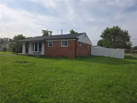 Exterior - 2404 Danube Ct, Kettering, OH 45420 photo 3 of 11