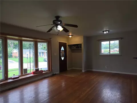 Living - 2404 Danube Ct, Kettering, OH 45420 photo 2 of 4