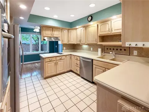 Kitchen - 1219 Chevington Ct, Centerville, OH 45459 photo 1 of 2