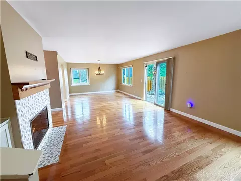 Living - 1219 Chevington Ct, Centerville, OH 45459 photo 2 of 5