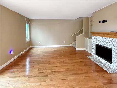 Living - 1219 Chevington Ct, Centerville, OH 45459 photo 3 of 5