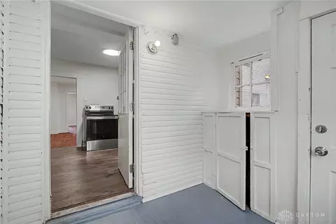 Entry Way - 863 Sherman Ave, Springfield, OH 45503 photo 3 of 3