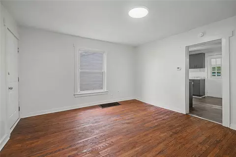 Living - 863 Sherman Ave, Springfield, OH 45503 photo 4 of 4