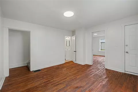 Living - 863 Sherman Ave, Springfield, OH 45503 photo 2 of 4