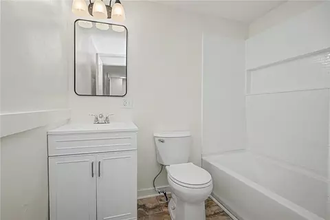 Bath - 863 Sherman Ave, Springfield, OH 45503 photo 2 of 5