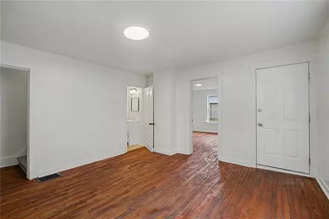 Living - 863 Sherman Ave, Springfield, OH 45503 photo 3 of 4