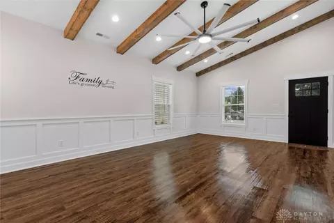 Living - 2113 Wayne Ave, Middletown, OH 45044 photo 3 of 3
