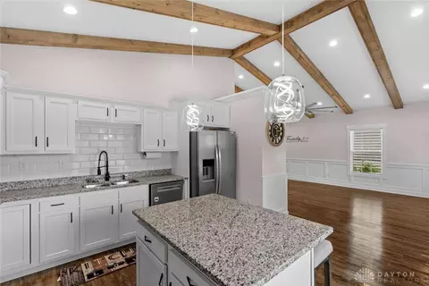 Kitchen - 2113 Wayne Ave, Middletown, OH 45044 photo 2 of 2