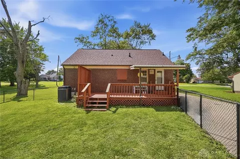 Exterior - 1652 Ridgeway Dr, Springfield, OH 45506 photo 8 of 11