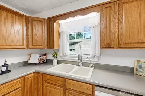 Kitchen - 1652 Ridgeway Dr, Springfield, OH 45506 photo 3 of 3