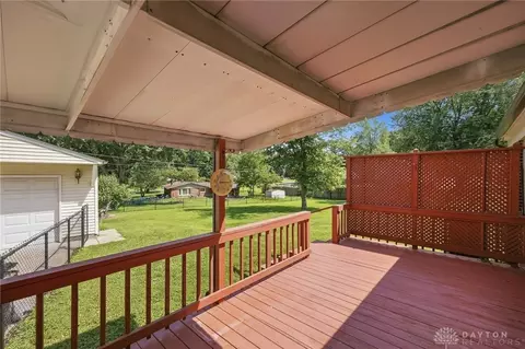 Exterior - 1652 Ridgeway Dr, Springfield, OH 45506 photo 5 of 11