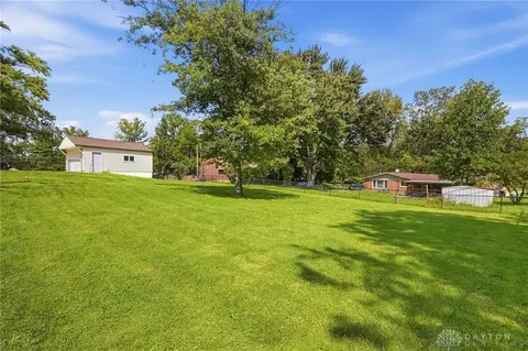 Exterior - 1652 Ridgeway Dr, Springfield, OH 45506 photo 11 of 11