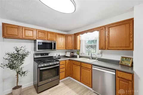 Kitchen - 1652 Ridgeway Dr, Springfield, OH 45506 photo 1 of 3