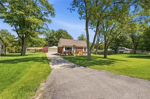 Exterior - 1652 Ridgeway Dr, Springfield, OH 45506 photo 2 of 11