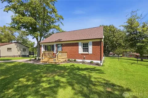 Exterior - 1652 Ridgeway Dr, Springfield, OH 45506 photo 4 of 11