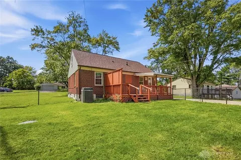 Exterior - 1652 Ridgeway Dr, Springfield, OH 45506 photo 7 of 11