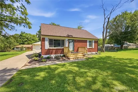 Exterior - 1652 Ridgeway Dr, Springfield, OH 45506 photo 3 of 11