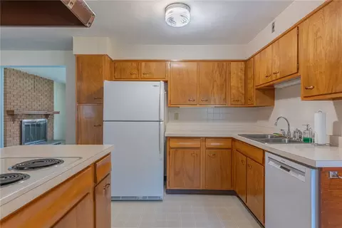 Kitchen - 4809 Algood Pl, Kettering, OH 45429 photo 3 of 4