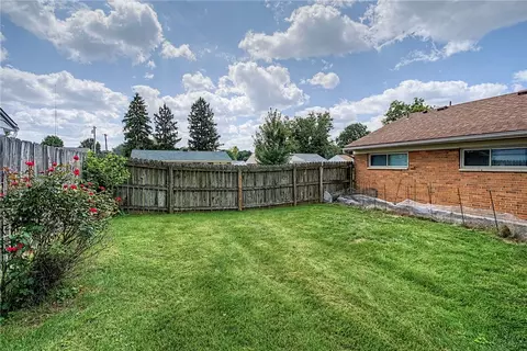 Exterior - 643 Mossoak Dr, Kettering, OH 45429 photo 15 of 18