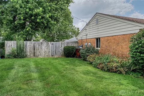 Exterior - 643 Mossoak Dr, Kettering, OH 45429 photo 4 of 18