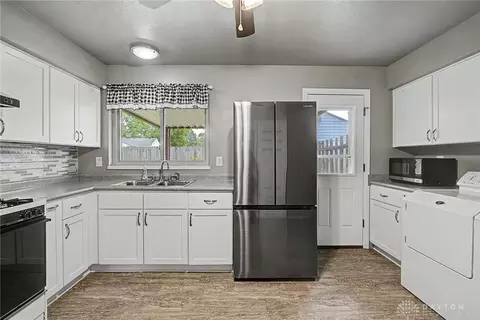 Kitchen - 643 Mossoak Dr, Kettering, OH 45429 photo 1 of 3