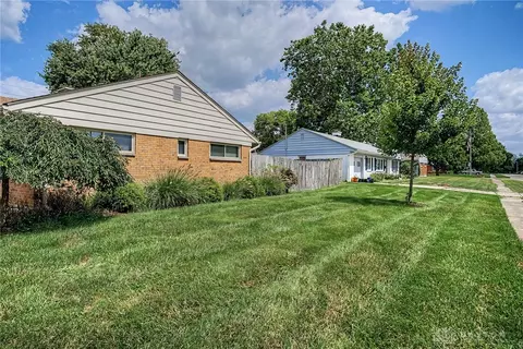 Exterior - 643 Mossoak Dr, Kettering, OH 45429 photo 7 of 18