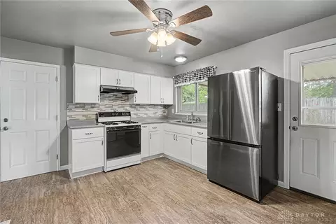 Kitchen - 643 Mossoak Dr, Kettering, OH 45429 photo 3 of 3