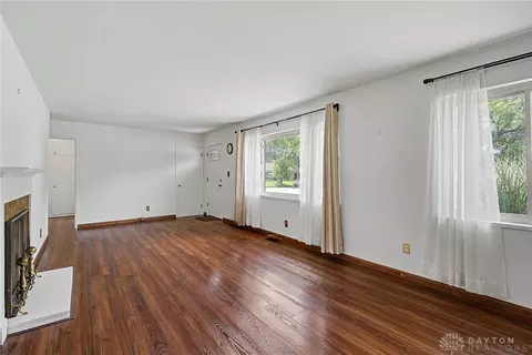 Living - 643 Mossoak Dr, Kettering, OH 45429 photo 5 of 5