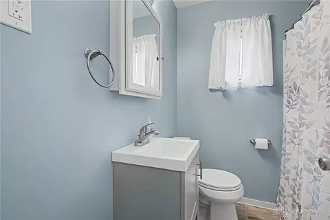 Bath - 643 Mossoak Dr, Kettering, OH 45429 photo 1 of 3