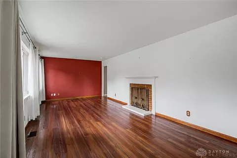 Living - 643 Mossoak Dr, Kettering, OH 45429 photo 2 of 5
