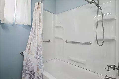 Bath - 643 Mossoak Dr, Kettering, OH 45429 photo 2 of 3