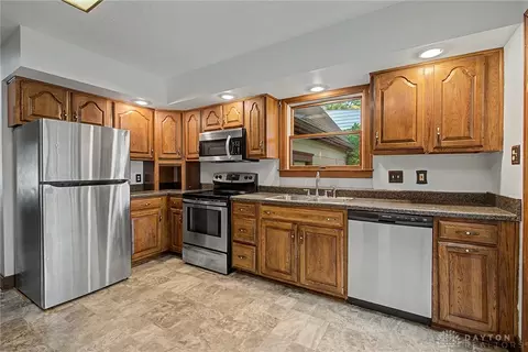 Kitchen - 1820 Pembrook Rd, Springfield, OH 45504 photo 4 of 5