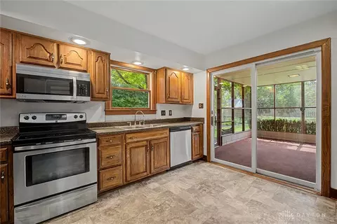 Kitchen - 1820 Pembrook Rd, Springfield, OH 45504 photo 3 of 5