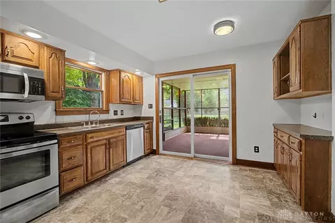 Kitchen - 1820 Pembrook Rd, Springfield, OH 45504 photo 2 of 5