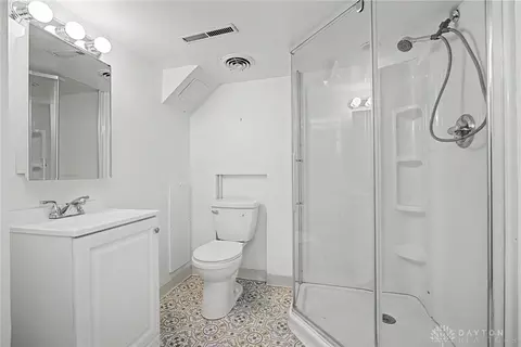 Bath - 1820 Pembrook Rd, Springfield, OH 45504 photo 6 of 7