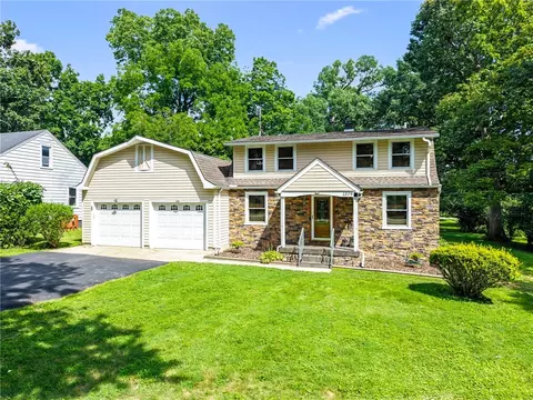 1376 Hanes Rd, Dayton, OH 45434