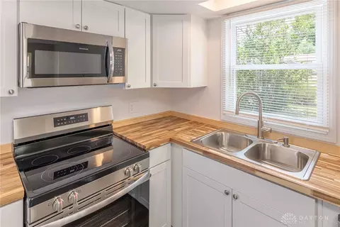 Kitchen - 1800 Clarissa Ave, Kettering, OH 45429 photo 6 of 6