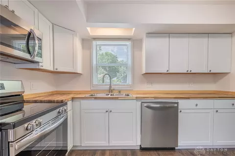 Kitchen - 1800 Clarissa Ave, Kettering, OH 45429 photo 5 of 6