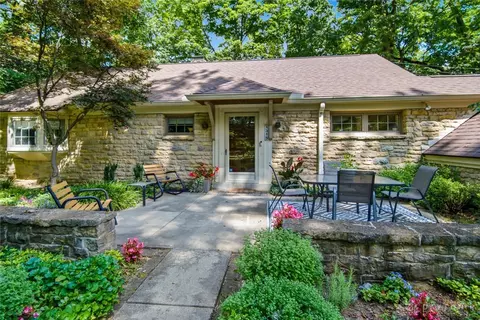 Exterior - 1315 Upson Pl, Kettering, OH 45409 photo 3 of 11
