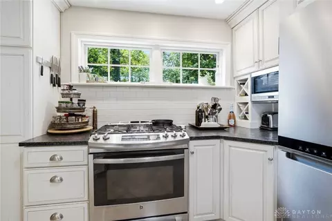 Kitchen - 1315 Upson Pl, Kettering, OH 45409 photo 4 of 4