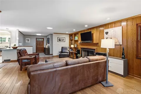 Living - 1315 Upson Pl, Kettering, OH 45409 photo 2 of 2
