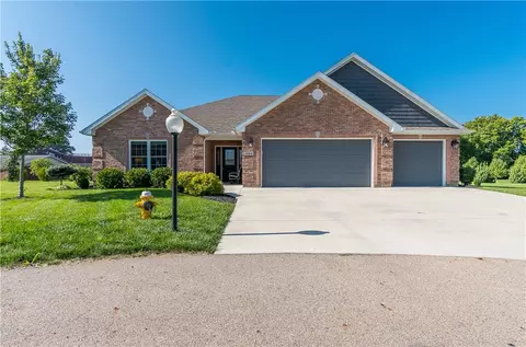 1004 Plymouth Ct, Troy, OH 45373