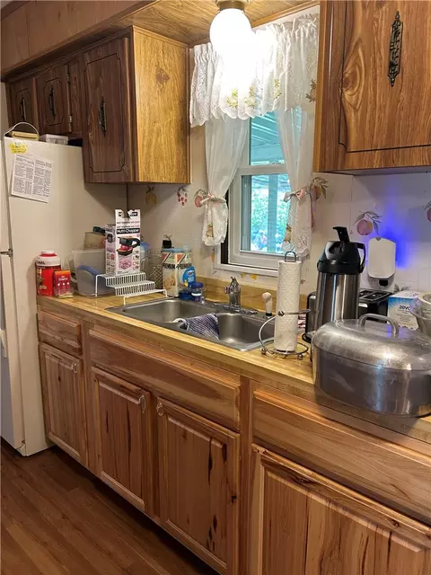 Kitchen - 48 Beech Dr, Springfield, OH 45502 photo 4 of 4