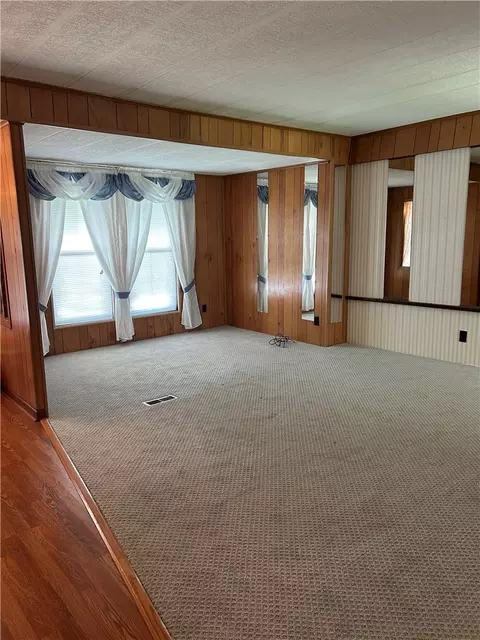 Living - 48 Beech Dr, Springfield, OH 45502 photo 3 of 4