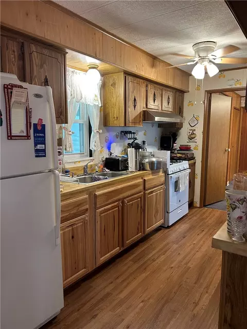 Kitchen - 48 Beech Dr, Springfield, OH 45502 photo 1 of 4