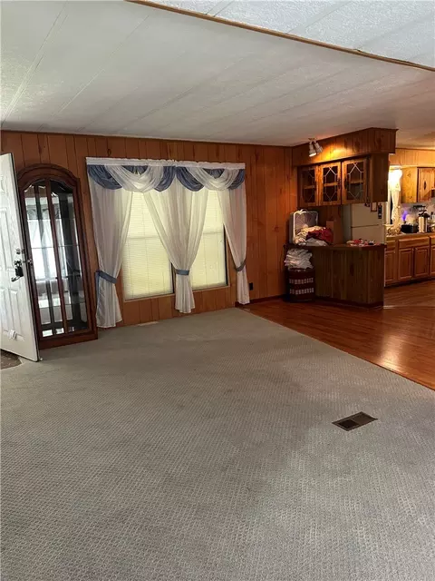 Living - 48 Beech Dr, Springfield, OH 45502 photo 2 of 4