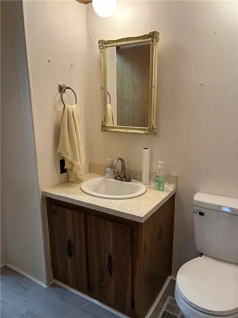 Bath - 48 Beech Dr, Springfield, OH 45502 photo 6 of 7